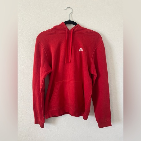Nike Men's Bold Red Pullover Hoodie - Picture 1 of 4